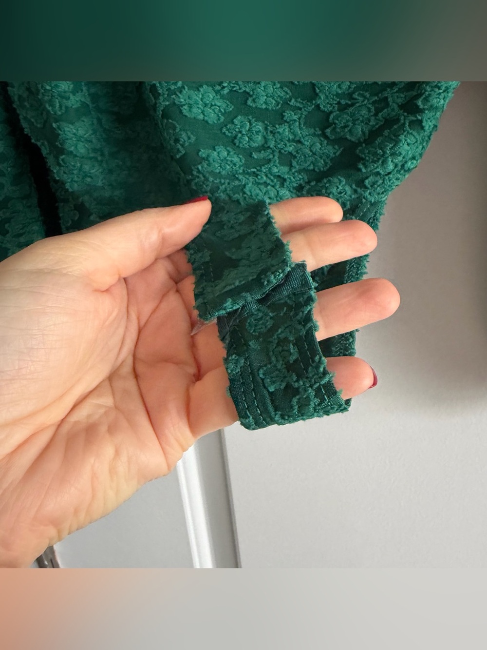 Francesca’s Green Floral Long Sleeve Bodysuit NWT - Picture 4 of 8